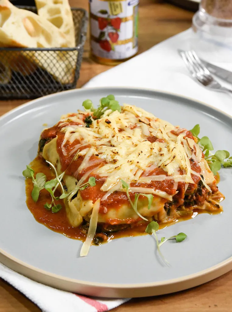 [RICO-011] Lasagna de carne y espinaca con salsa