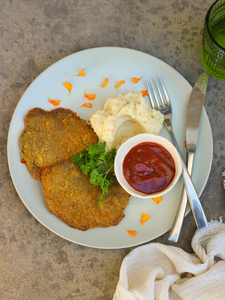 Milanesa de peceto con puré de papa