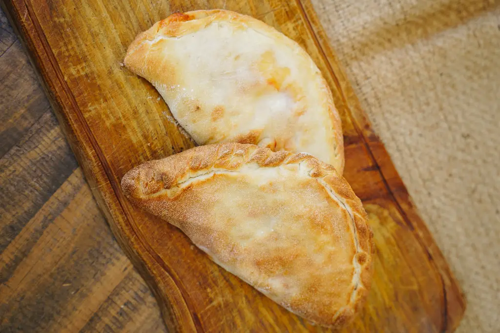 CALZONE JAMON Y MUZZARELLA