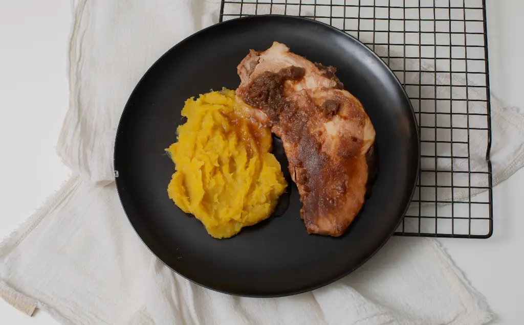 Bondiola agridulce y pure de batata