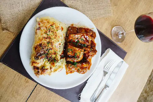 [COM-0008] COSTILLAS BBQ CON MILHOJAS DE PAPA